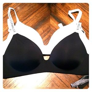 Victoria's secret bras (black one available)